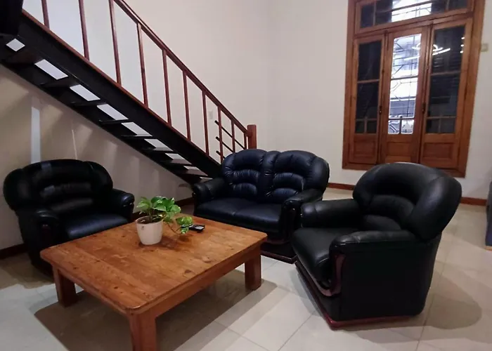 Casa Centrica En Rosario Con Cochera Doble